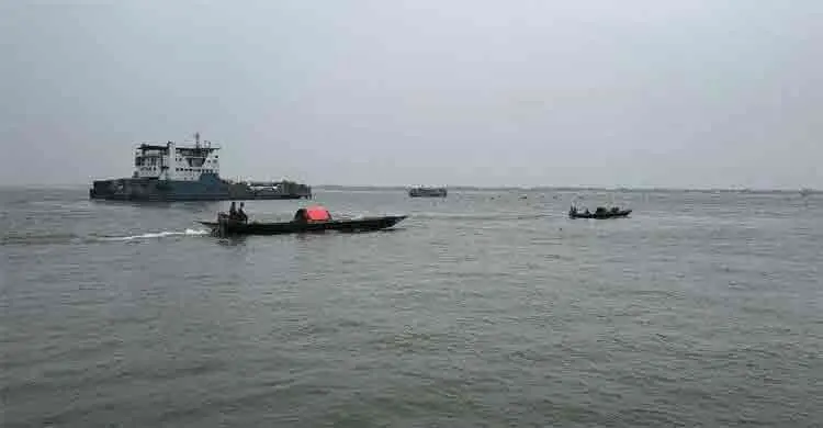দৌলতদিয়ায় ফে‌রি থে‌কে নদী‌তে ঝাঁপ দি‌য়ে নি‌খোঁজ নারী