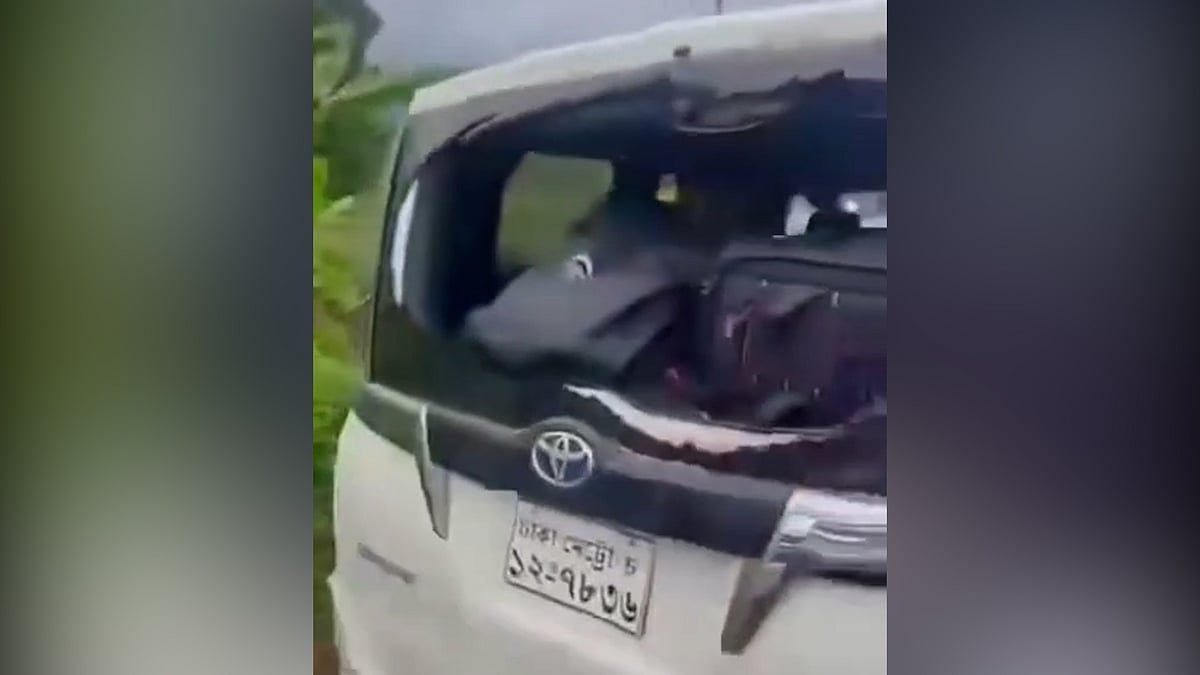 গোলাপগঞ্জে এনসিপির গাড়িবহরের হামলা, ভেঙেছে কাচ